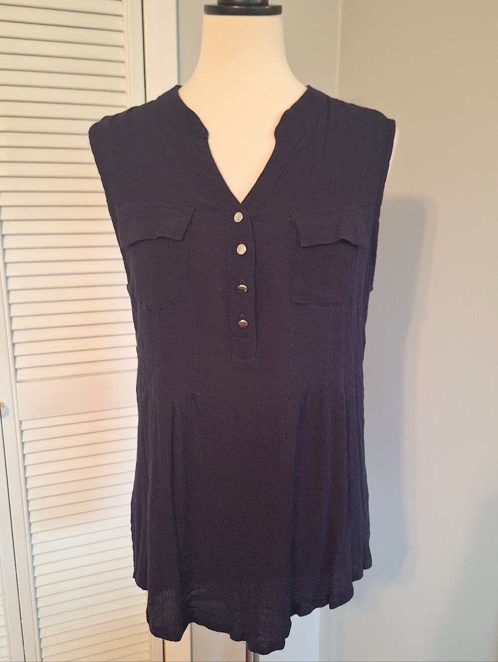 New Directions Navy Flowy Sleeveless Top Blouse LG *Q - Picture 4 of 5